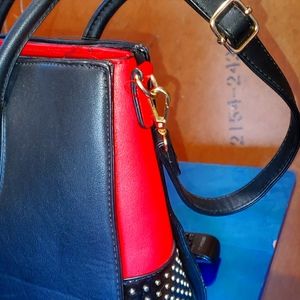 Pretty purse, hasn't been used.